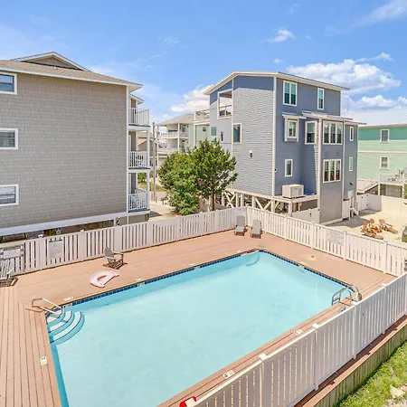 Carolina Beach Condo With Balcony Walk To The Ocean
